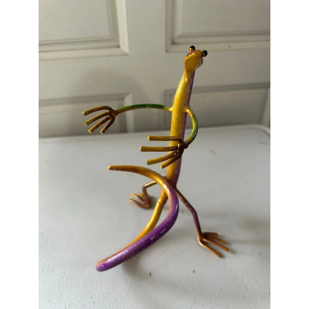 Bothyi Cast Iron Metal Lizard Sculpture Wine Bottle Holder Display Stand